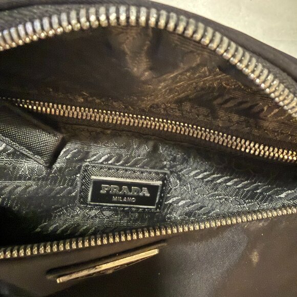 Prada Re-Nylon Enamel-Logo Belt Bag Unisex - Picture 3 of 8